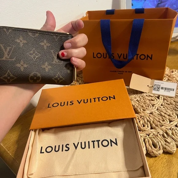 Louis Vuitton Monogram Key Holder - Brown and Gold - Picture 7 of 10